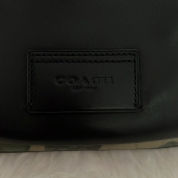 Coach Black and Green Belt Bag Sleek Design - Picture 2 of 6